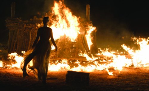 Inside HBO's Game of Thrones: Seasons 1 & 2 (Game of Thrones Book, Book about HBO Series) (Game of Thrones x Chronicle Books)