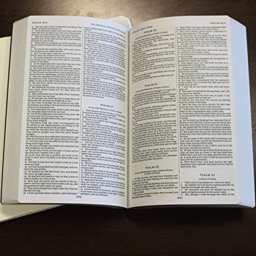KJV, Holy Bible, Soft Touch Edition, Leathersoft, Black, Comfort Print: Holy Bible, King James Version