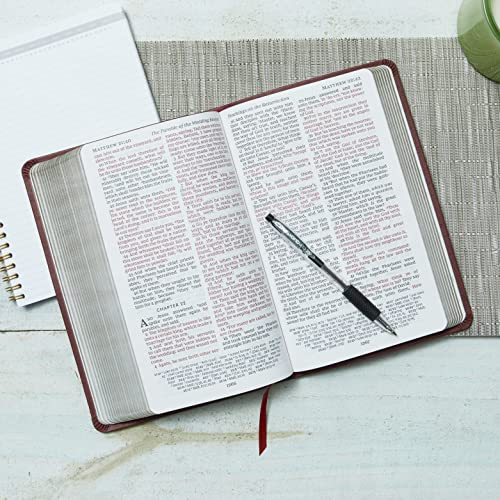 NKJV, Thinline Reference Bible, Genuine Leather, Black, Red Letter, Thumb Indexed, Comfort Print: Holy Bible, New King James Version