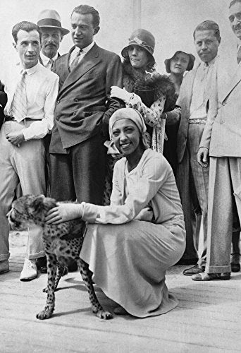 The Many Faces of Josephine Baker: Dancer, Singer, Activist, Spy (Women of Action)