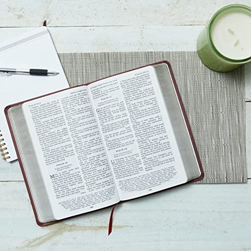 NKJV, Thinline Reference Bible, Genuine Leather, Black, Red Letter, Thumb Indexed, Comfort Print: Holy Bible, New King James Version